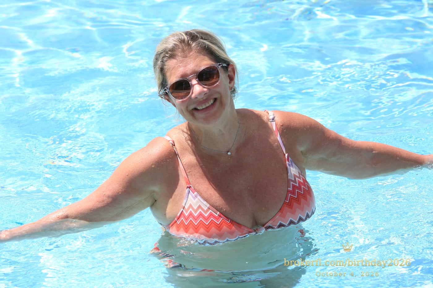 Guest smiling and relaxing in the swimming pool — Karina Leal's birthday, October 4, 2026.